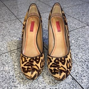 Saks Fifth Avenue, 548 brown/tan cheetah heels